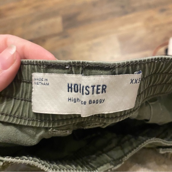 Hollister Olive Green Cargo Pants - Picture 2 of 2